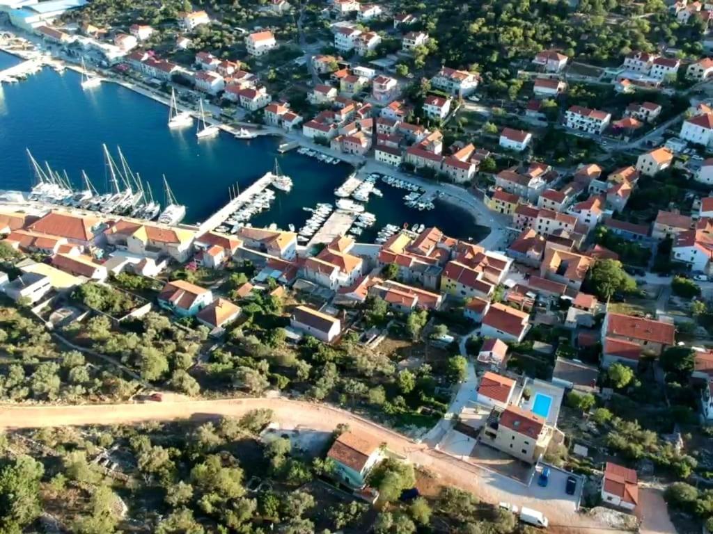 Apartment Azaleja Sali Bagian luar foto