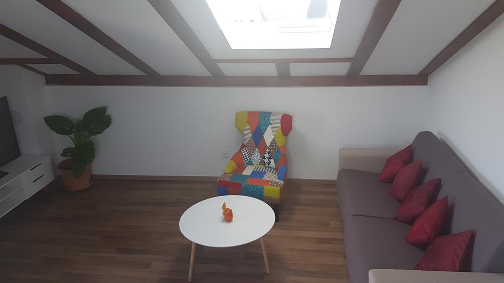 Apartment Azaleja Sali Bagian luar foto