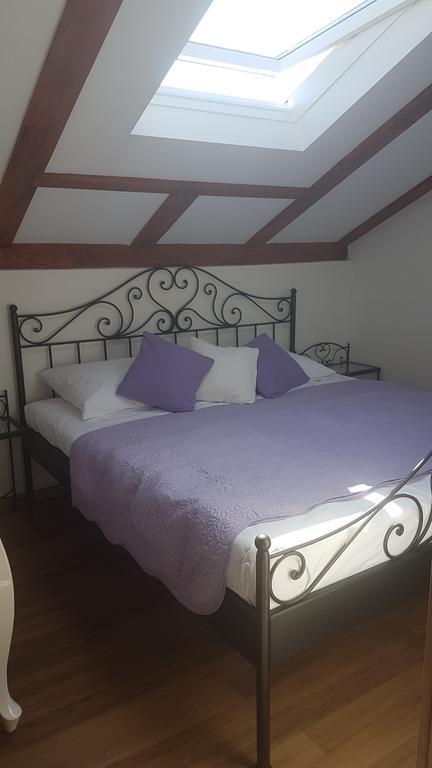 Apartment Azaleja Sali Bagian luar foto