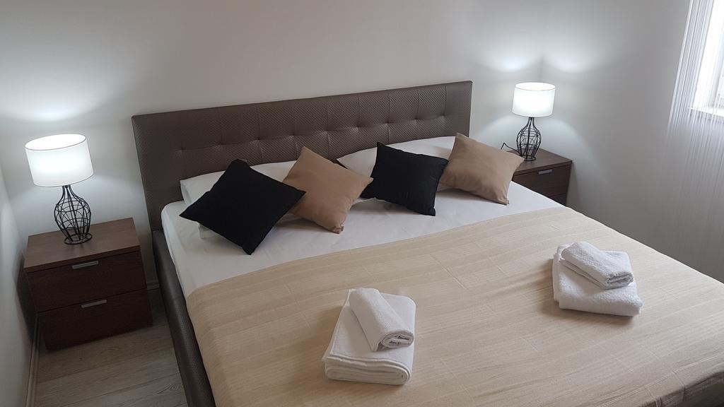 Apartment Azaleja Sali Bagian luar foto