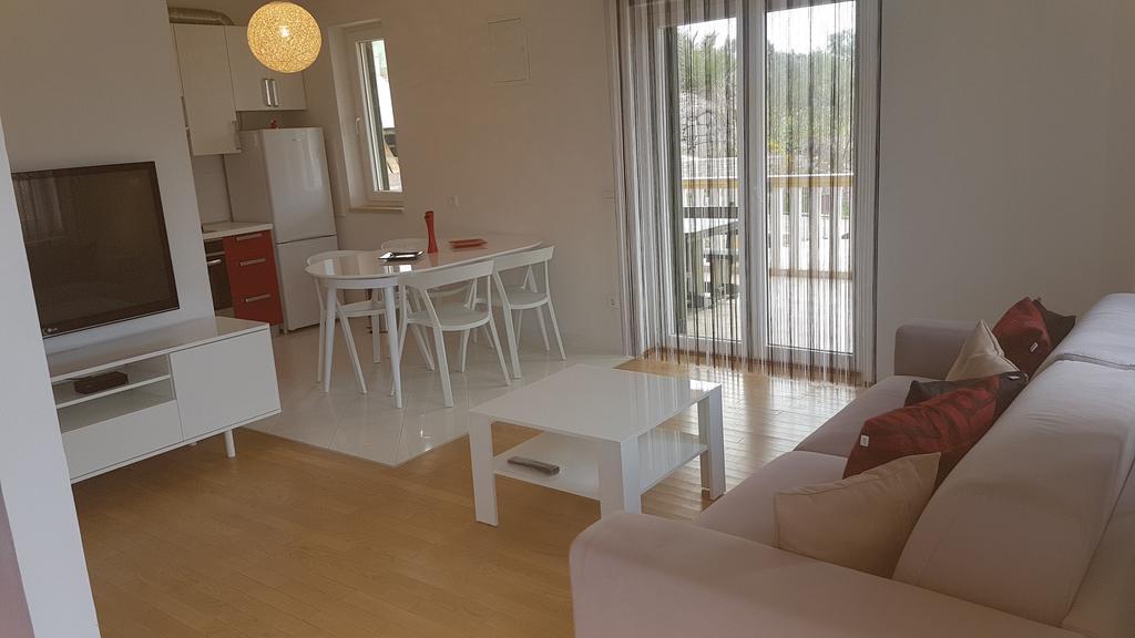 Apartment Azaleja Sali Bagian luar foto