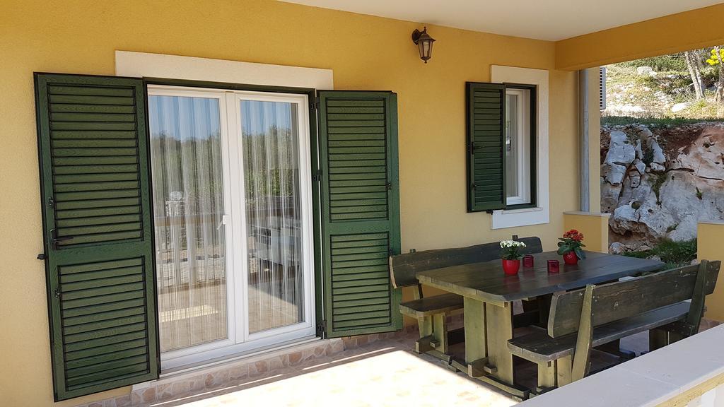 Apartment Azaleja Sali Bagian luar foto