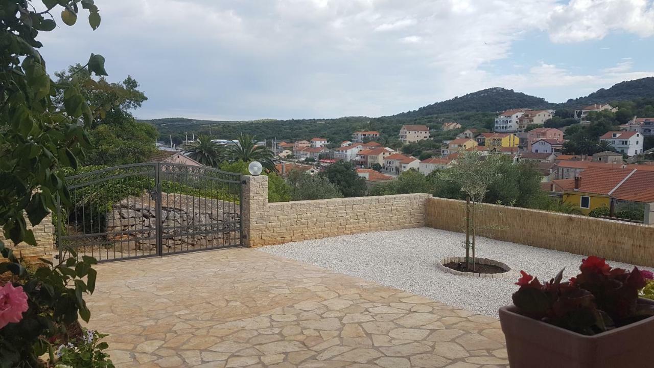 Apartment Azaleja Sali Bagian luar foto