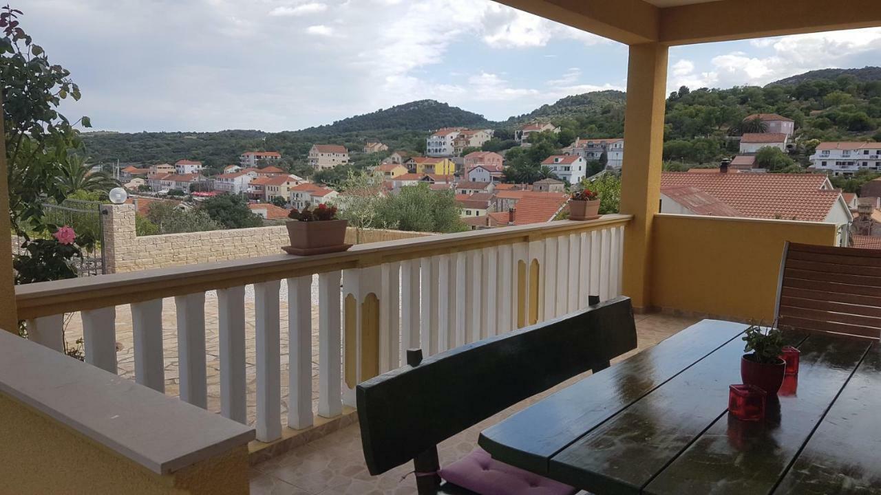 Apartment Azaleja Sali Bagian luar foto